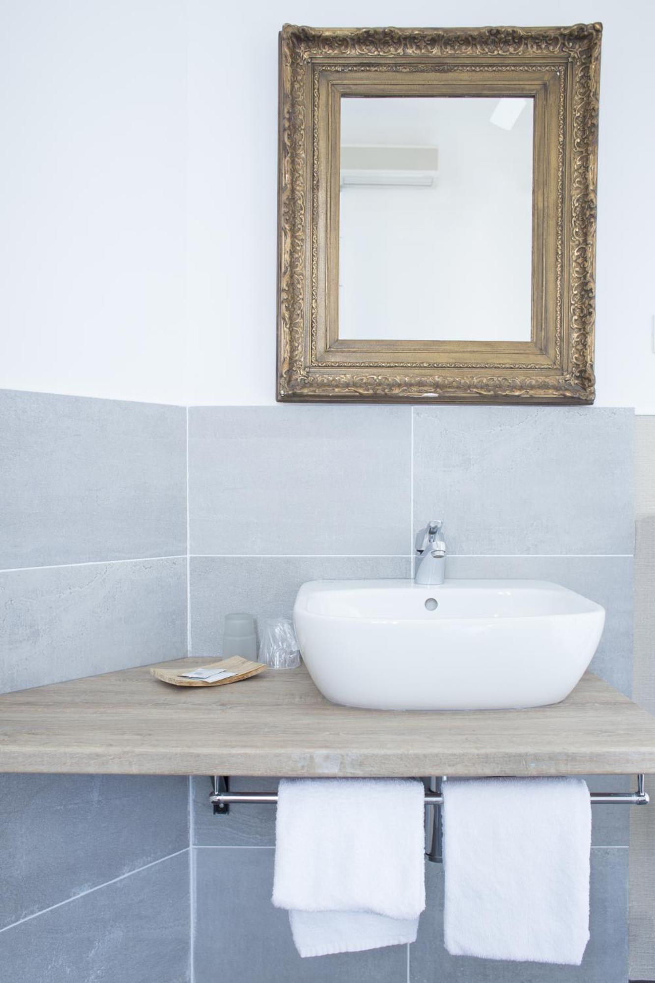 Chambre Quadruple avec Salle de Bains Privative